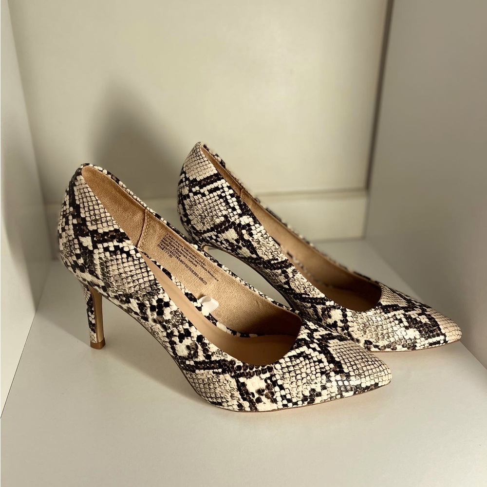 Snakeskin heels size 7 never worn